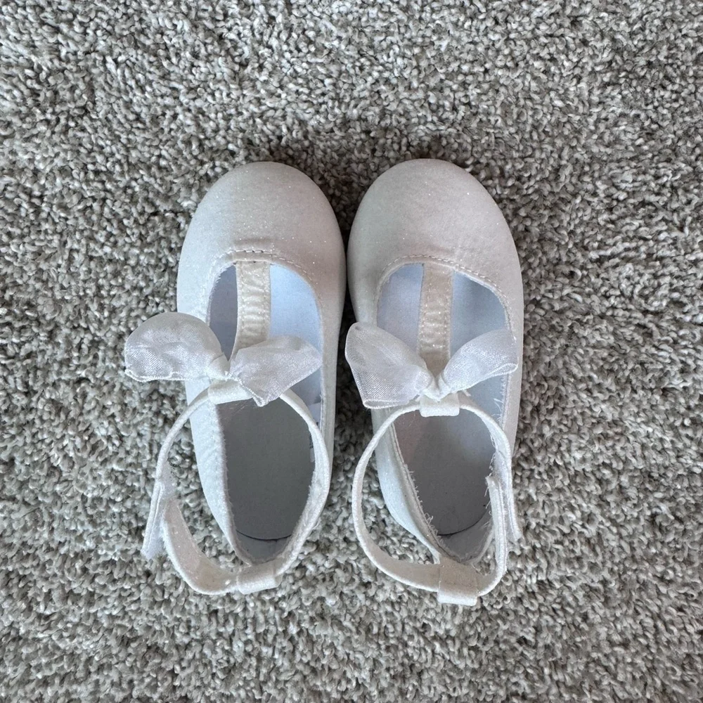 Girls Dress Shoes Bundle Black Mary Jane & White Bow Flats Size 5
